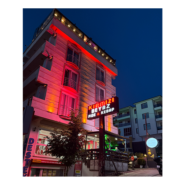 Kırmızı Beyaz Öğrenci Apartı